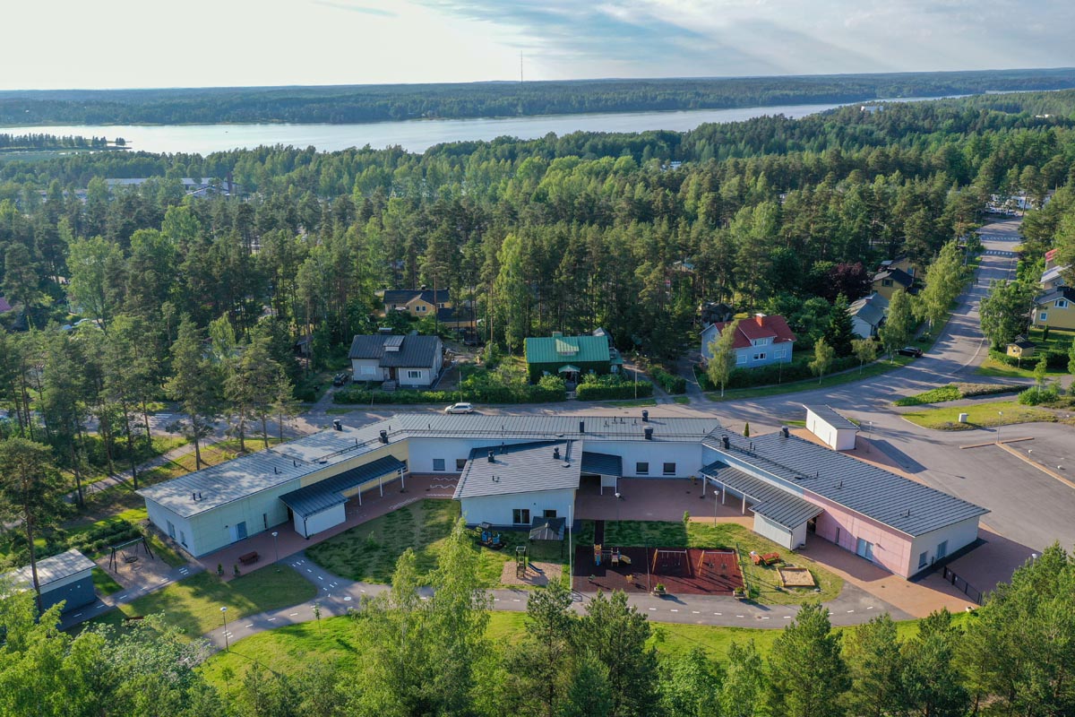 Tammisaaren Skogsgläntanin moduulipäiväkoti ilmakuva päiväkotirakentaminen moduulirakentaminen.