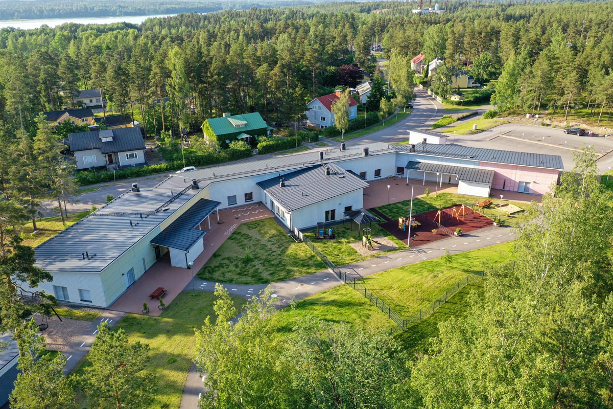 Tammisaaren Skogsgläntanin moduulipäiväkoti ilmakuva päiväkotirakentaminen moduulirakentaminen.